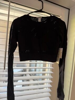 Black Cropped Knit Long-Sleeve Athletic Top